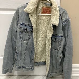 Selling Levis Sherpa